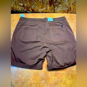 Denver Hayes Mid rise Bermuda shorts brown size 14